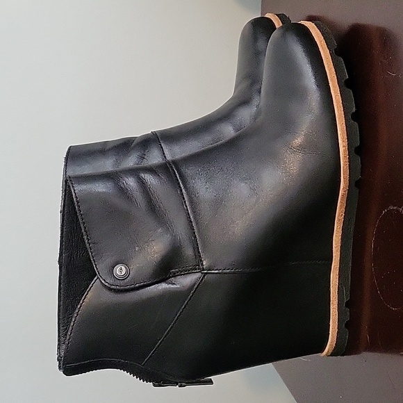 UGG Wedge Boots - Picture 2 of 8